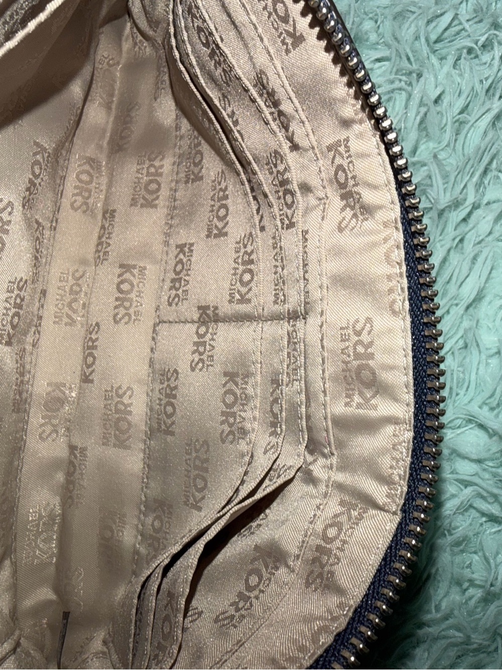 Michael Kors Navy Pebbled Leather Zip Wristlet. Like new - Picture 4 of 4